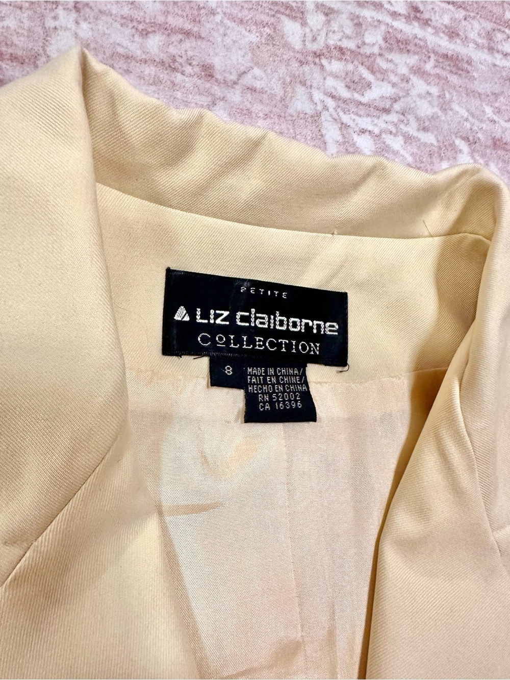 Vintage 🌼 100% Silk Liz Claiborne Butter Yellow Jacket - Picture 6 of 12